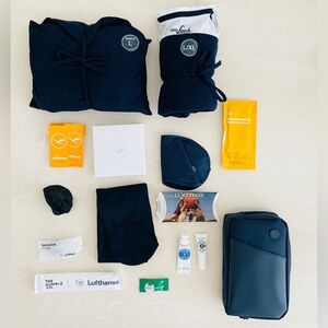 Lufthansa Airline First Class Men's Van Laack Blue Pajamas L/XL Amenity Kit